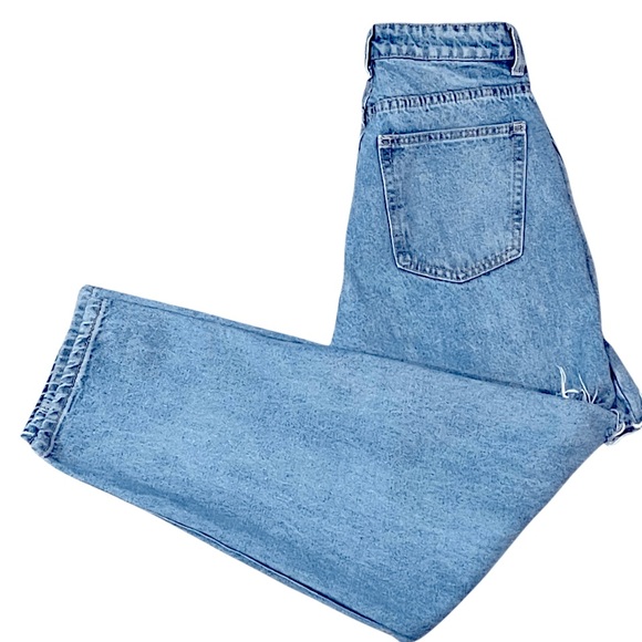 PrettyLittleThing Baggy Button-Fly Boyfriend Jeans - Picture 7 of 9